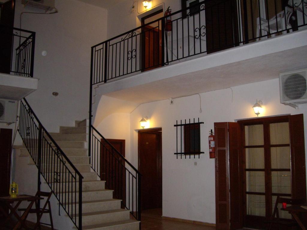 בית הארחה Aivaliotis House *
